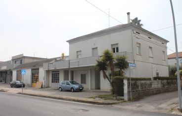 Vendita Capannone commerciale e appartamenti a Martinsicuro (Villa Rosa)